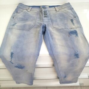 🌟NWOT Free People Light Wash Distressed Ripped Skinny Jeans Size 2 🌟